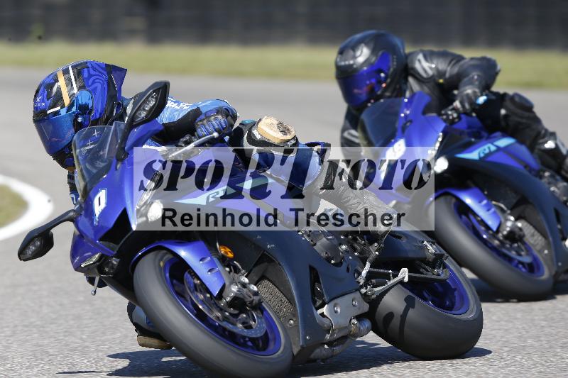 Archiv-2025/49 26.08.2025 Cornu Master School ADR/blau-bleu/0-2